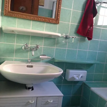 Two-bedroom Les Fougeres